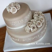 Sandcoloured Weddingcake With Roses What can I say.. it's a weddingcake :)