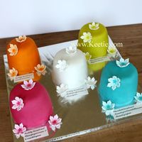 Weddingtasting tasting for a weddingcake, just some happy colors :)