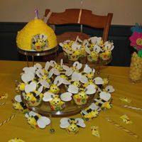 Bumble Bee Cake This cake/cupcakes was made for my daughter's first birthday. The beehive cake was baked in a pyrex bowl. The bee's head, wings...