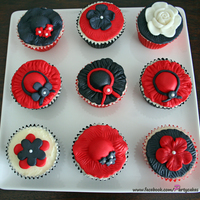 Race Day Cupcakes Cupcakes for Melbourne Cup (The Race that Stops a Nation!). The cupcakes are covered in buttercream icing and then a fondant topper. Thanks...