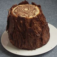 Log chocolate cake with marble efect