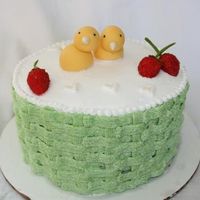 Yellow Birdies I followed the directions in the book Kate's Cake Decorating for this cake. I did it to practice my basketweave.