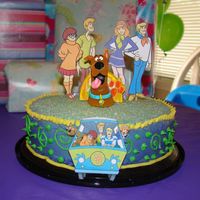 Scooby Doo Cake I've never tried to decorate an ice cream cake before... And this posed HUGE problems, especially considering my house was...