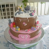 Bath Tub this is my first figure cake, I got the idea from Maisie Parrish book, It's a grat book