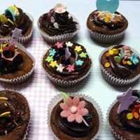 School Fair My daughter decorated these cupcakes for our School fair