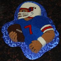 Xlii It was convenient that both teams had the same colors this year since I had to make a neutral cake. This guy could play for either team.