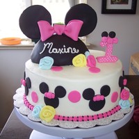 Minnie Mouse I can't take credit for the design, as I was sent a picture and then reproduced it. I did do all the work though. Cream Cheese...