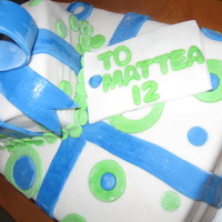 Blue And Green Fondant Present Cake blue and green polka dot fondant birthday cake