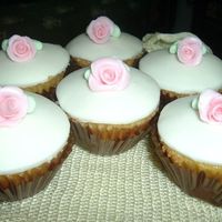 Vanilla Cupcakes With Pink Roses This is my first time to make anything with MMF.