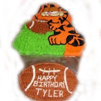 Garfield & Football The pan is Wilton... I think it's from the 80's with the plastic eyes/nose/mouth. The mold is of Garfield holding lasagna or a...