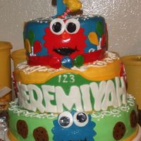 Dscf1533_Edited.jpg This was a cake I did for my sons 1st birthday