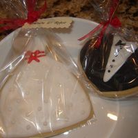 Wedding Cookies Penny's cookie with Antonia's icing. Thanks to all CC members for the constant inspiration.