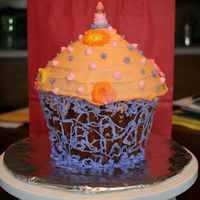Giant Cuppie was my 1st giant cupcake... I ended up getting the flu so my then 13yo daughter frosted and decorated...was for her best friends' 13th...
