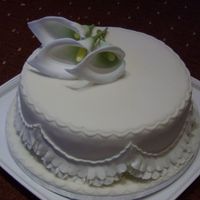 Cala Lily Rich fruit cake marzipan and ivory fondant with cala lily's, garrett frill simple yet effective