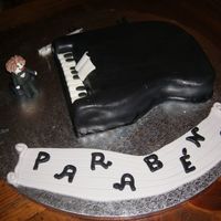 Piano E Maestro Everything in sugarpaste, including the maestro! Thanks for looking :)