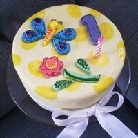 Hugs N' Stitches My daughter Abigail's first birthday cake. Thanks to many CC members for the cute idea :)