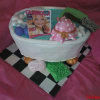Luxure Bath for de woman who like a bath and cake made by chantal van raalte