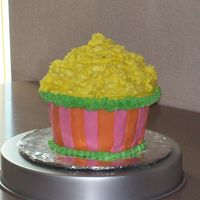 100_0232.jpg first use of the Wilton large cupcake pan.