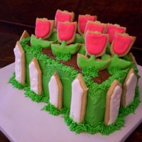 Tulip Garden My inspiration always comes from this site......I've always wanted to make a garden cake, and since my mom loves tulips, I thought it...