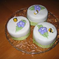 Mini Bees Cakes personal mini cakes fondant bees and flowers with ribbon