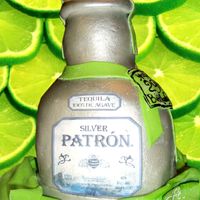 Silver Patron Bottle neck and bottle topper are made out of rc, bottom is half ball and 2x6x6 pan.Carved alittle on all sides.Covered everything in mmf,...