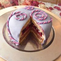 Quick And Easy Quick little purple cake for inlaws that came to visit (and didn't show up in the end...).Covered and decorated with marzipan. Filled...