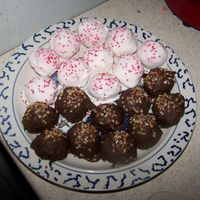 My 1St Cake Balls so I decided to give cake balls a try, these are strayberry w strayberry icing & white chocolate and than a german chocolate cake with...