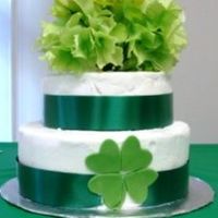 Clover Cake 4-H This is a cake I made for the 4-H club. Please give me some advice on how to make these cakes smoother. I just cant get it right lol!