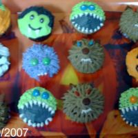 Halloween Cupcakes Halloween cupcakes for a halloween/ Birthday party Sorry for the blurry pic.