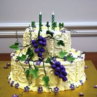E_Cake_27.jpg Grapes and ivy on yellow butterceam.