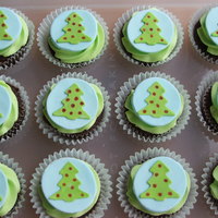 Christmas Cupcakes Mmf toppers with food writer circles