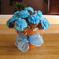 Cupcake Bouquet This is made with 16 mini cupcakes.