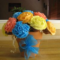 Cupcake Bouquet This is made with 16 mini cupcakes.