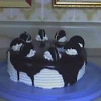 Oreo Cake French vanilla cake with Oreo buttercream filling,covered with Whipped cream & chocolate Ganache.