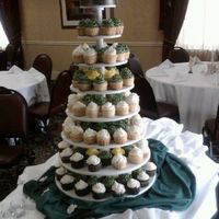 Wedding Cupcakes Did these for a wedding this weekend. My 1st paying job. Did a 6" cake on top. All frosting is buttercream.