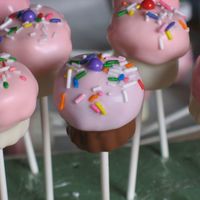 Cupcake Pops As shown on Martha Stewart, by Bakerella. Fun to do, and so cute! Essentially cake balls on a stick.