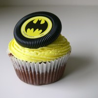 Holy Hannah Montana Batman! Made these cupcakes for a little girl who wanted half batman and half hannah montana cupcakes. These cupcakes have a disc that came with a...