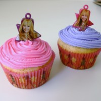 Hannah Montana Cupcakes Best birthday cupcakes request ever! This little girl wanted half hannah montana and half batman cupcakes! I found these keychains that had...