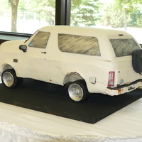 Ford Bronco The customer wanted the cake to have all the rust marks, dents, scratches, bent bumper, etc.. that the real birthday boy's truck had....