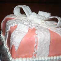 Box.jpg class 3 final cake, MMF (I had a very hard time working with it in class, it started cracking and drying right up :( . this was a devils...