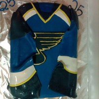 St. Louis Blues Jersey First attempt at a jersey, didn't turn out too bad. I need to work quicker so I don't get elephant skin fondant though. TFL!
