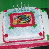 002.jpg VAINILLA AND CHOCOLATE CAKES, STRAWBERRY FILLING AND FRENCH BUTTER CREAM FROST.