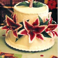 003.jpg FRENCH BUTTER CREAM FROS... -- VAINILLA CAKE -W- STRAWB... AND BANANA FILLING