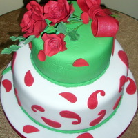 Red Roses B-Day Cake 