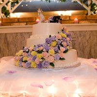 I_0084.jpg Wedding cake done for my SIL. SMBC and gumpaste roses