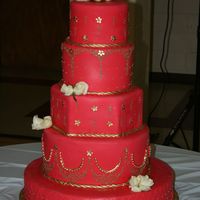Simply Red Simply Red uses a few different techniques including quilting, royal icing piping and rope borders. The cake was accented with gold beads...