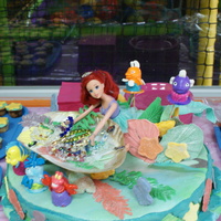 Ariel The Little Mermaid Ariel with her treasures. I made it for my grandaughter&acute;s 3d birthday. Fondant and sugar paste.With some plastic figures .