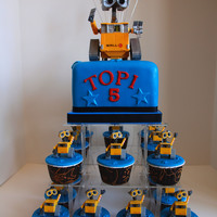 Wall-E Cake & Cupcakes 
