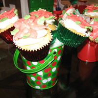 Poinsettia Cupcake Bouquets For the holidays, I made bouquets for each member of my family. It was made of buttercream.