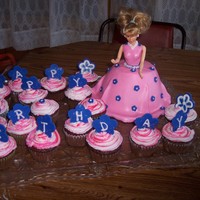 Birthday Princess Cake With Cupcakes 